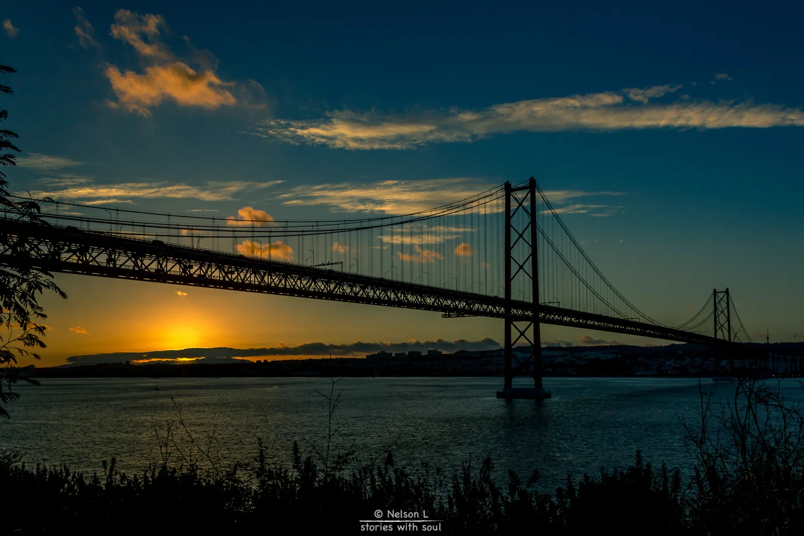 Ponte 25 de Abril above the Tagus in the last light of the day