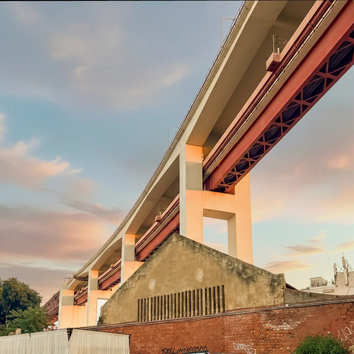 Warm evening light beneath Ponte 25 de Abril